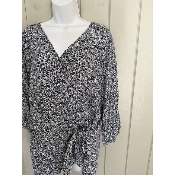 Talbots Top 2X Semi Wrap Viscose V-Neck Blue Geometric Print Short Puff Sleeves - Picture 3 of 7